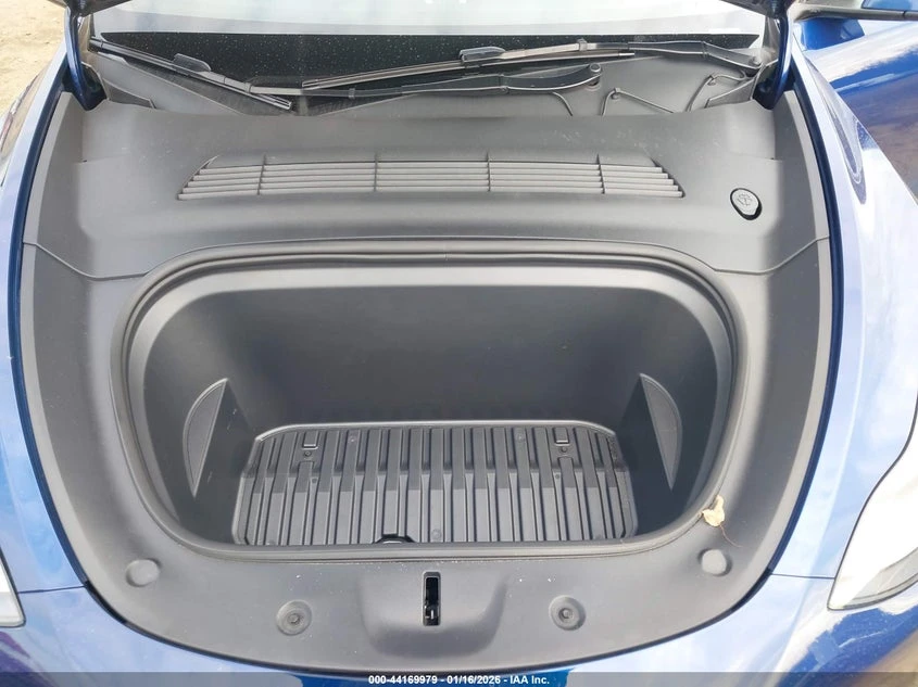 Tesla Model Y Awd/Long Range Dual Motor All-Wheel Drive, снимка 10 - Автомобили и джипове - 53817011