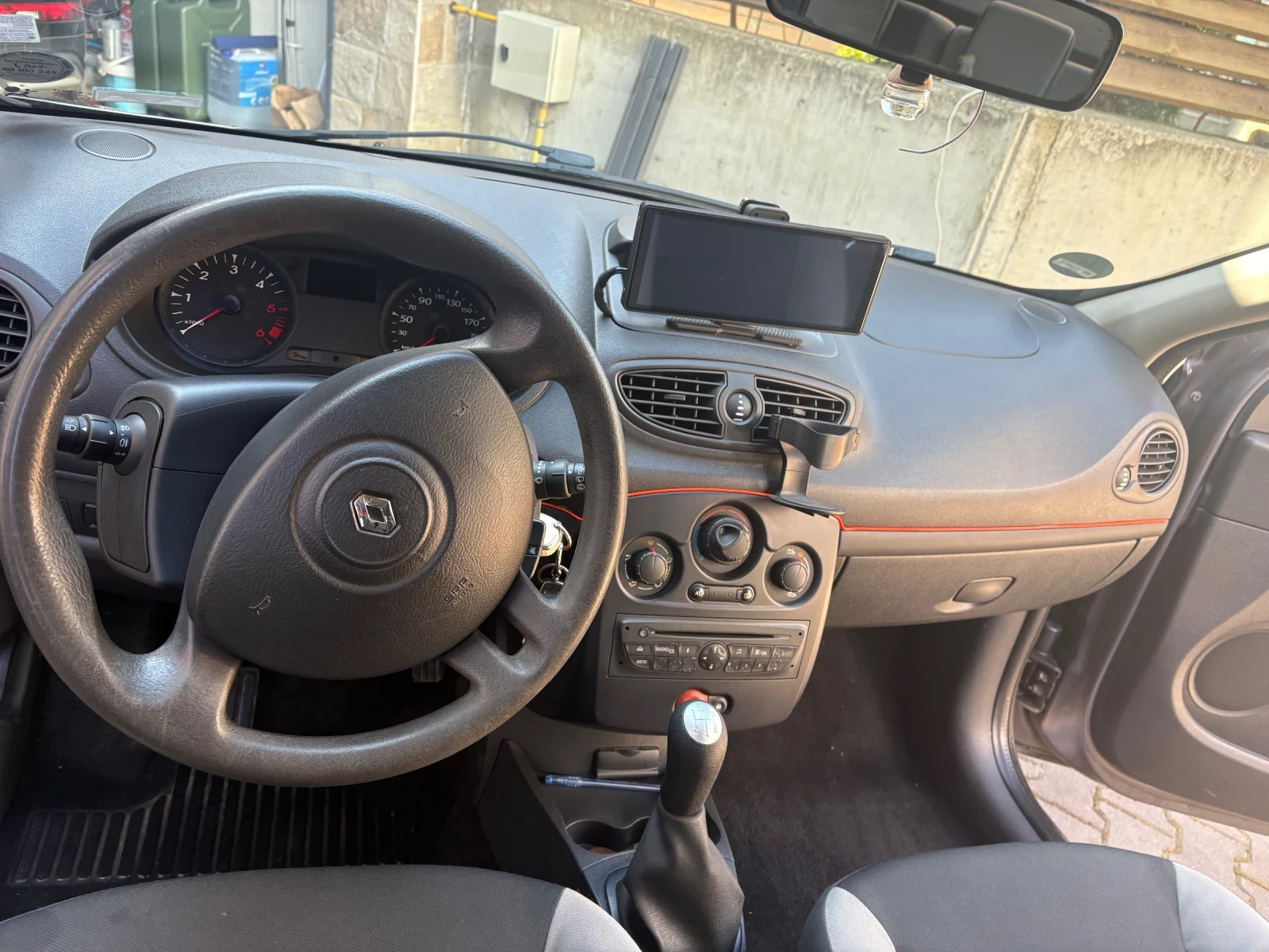 Renault Clio 1.5 dci, снимка 8 - Автомобили и джипове - 53891006