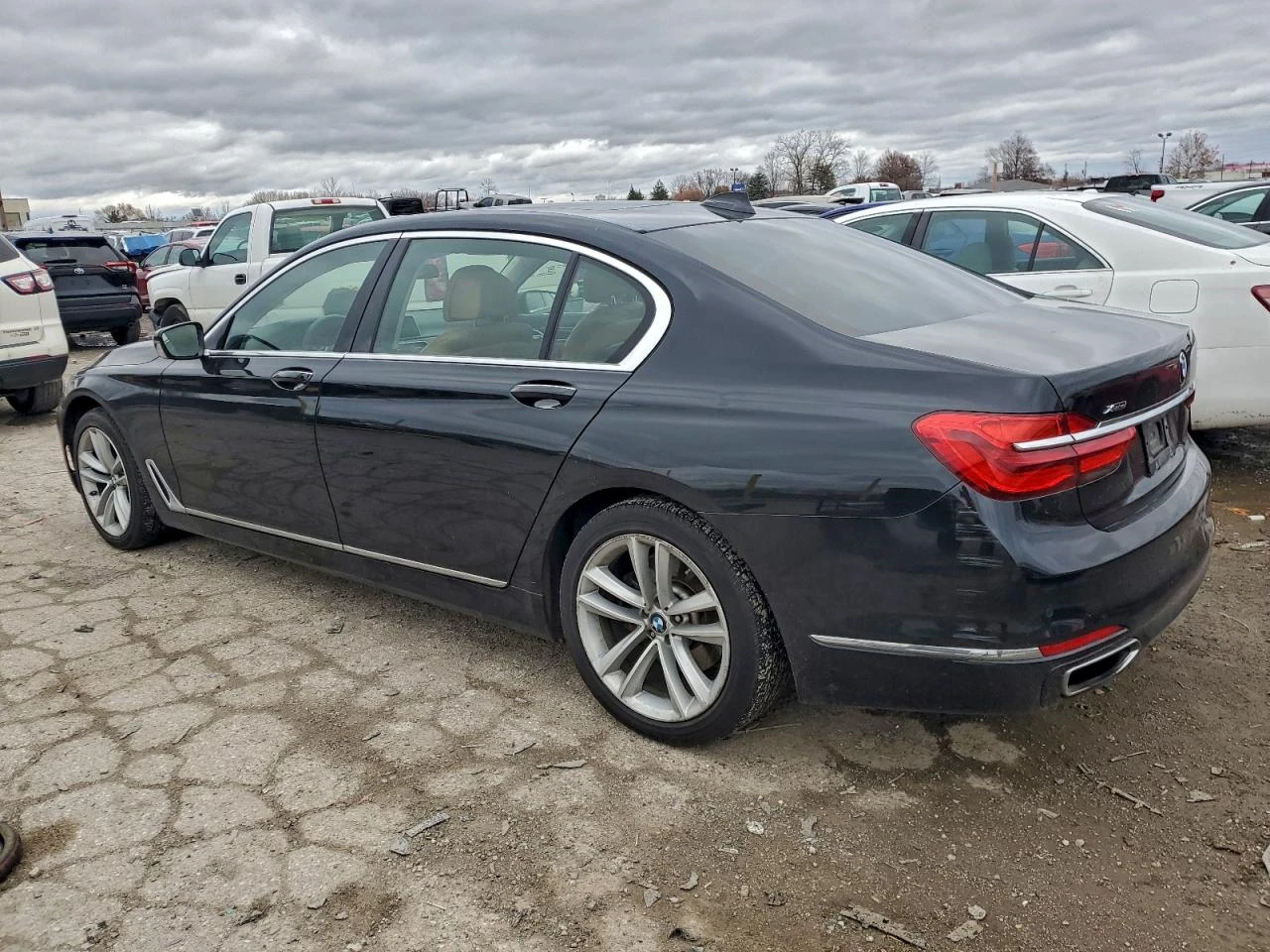 BMW 750 XDRIVE* ДИГИТАЛНО* ТАБЛО* 360КАМЕРА* LANE* ASSIST*, снимка 4 - Автомобили и джипове - 53959519