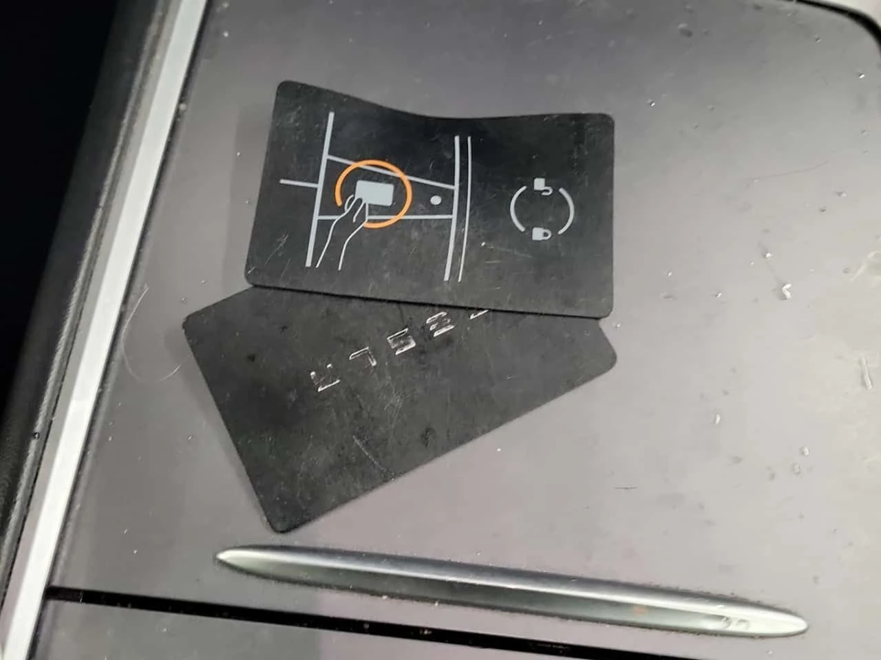 Tesla Model 3 STANDARD RANGE PLUS| 2 КЛЮЧА| CARFAX , снимка 9 - Автомобили и джипове - 54113362