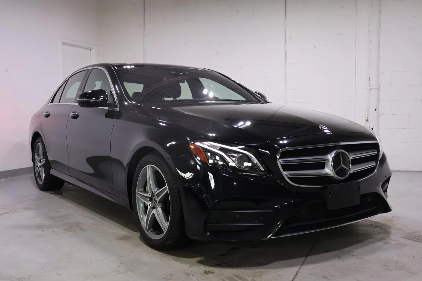 Mercedes-Benz E 450 4MATIC* АвтоКредит* (ЦЕНА ДО БГ), снимка 5 - Автомобили и джипове - 54178042