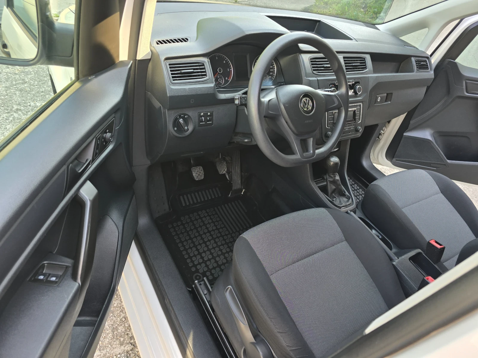 VW Caddy 1.6 TDI L2H1 BMT Maxi, снимка 5 - Автомобили и джипове - 55335568