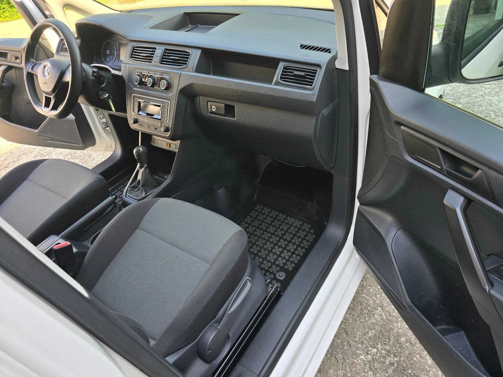 VW Caddy 1.6 TDI L2H1 BMT Maxi, снимка 9 - Автомобили и джипове - 55335568