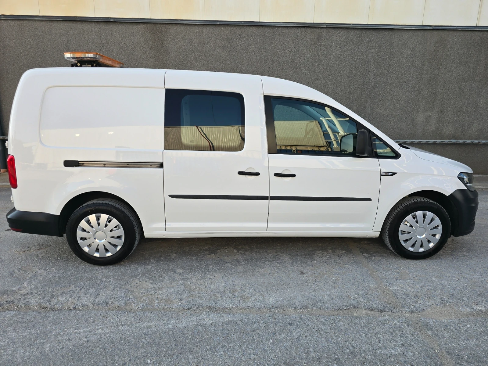 VW Caddy 1.6 TDI L2H1 BMT Maxi, снимка 4 - Автомобили и джипове - 55335568