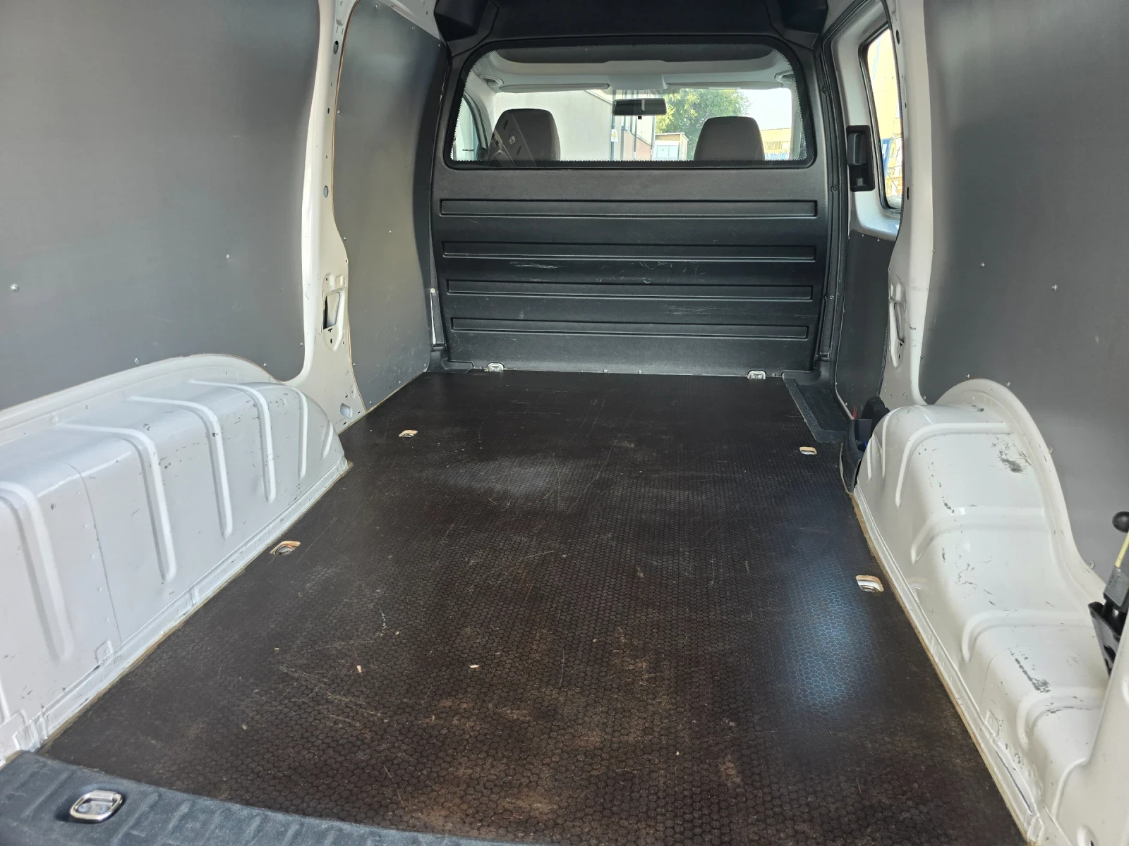 VW Caddy 1.6 TDI L2H1 BMT Maxi, снимка 12 - Автомобили и джипове - 55335568