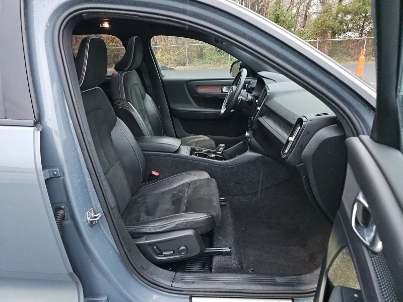 Volvo XC40 T5 R-Design, снимка 12 - Автомобили и джипове - 52516073