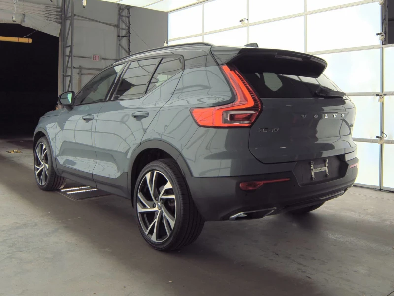 Volvo XC40 T5 R-Design, снимка 6 - Автомобили и джипове - 52516073