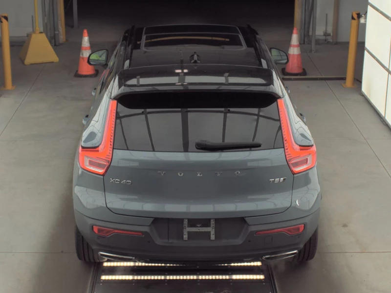 Volvo XC40 T5 R-Design, снимка 5 - Автомобили и джипове - 52516073