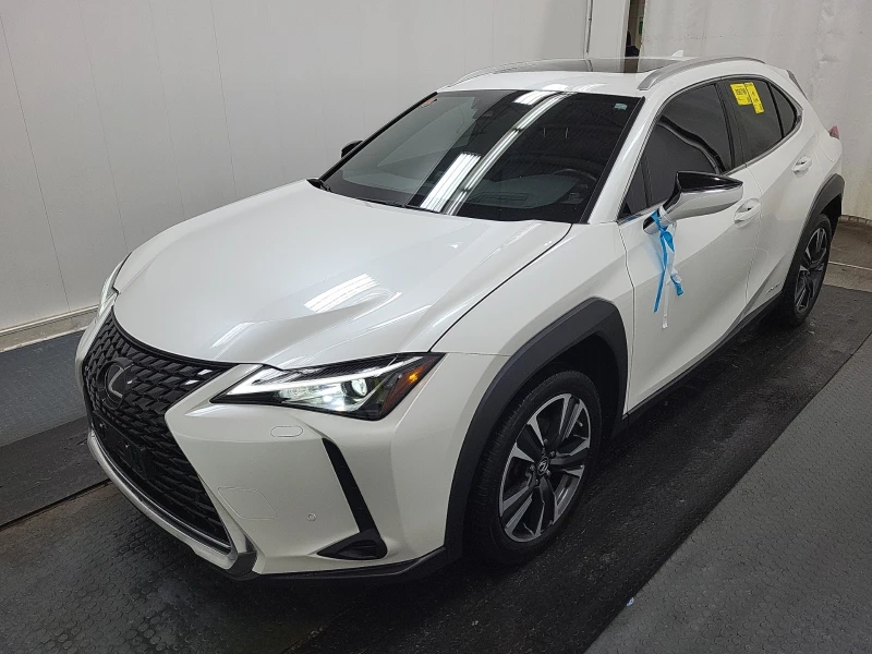 Lexus UX 250h ПОДГРЕВ/КЕЙЛЕС/НАВИ/КАМЕРА