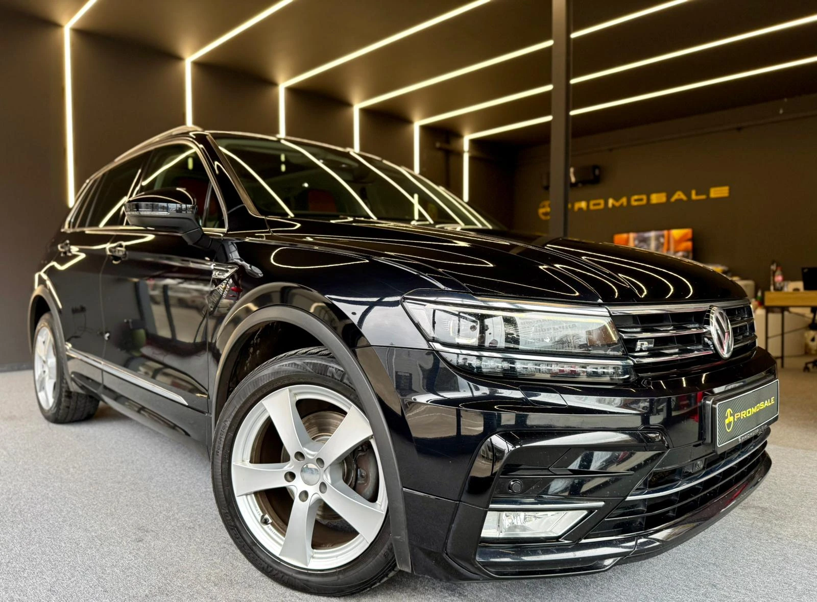 VW Tiguan R-Line* 4Motion* Panorama* Подгрев* Лизинг, снимка 1