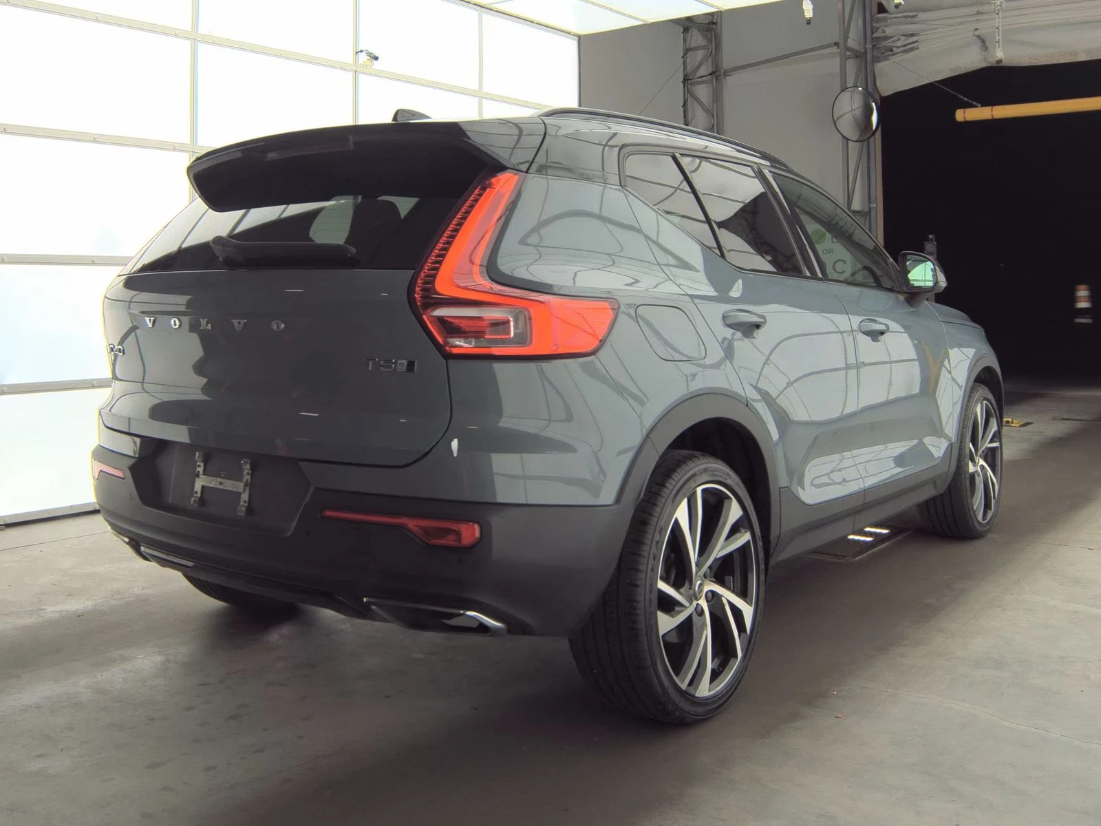 Volvo XC40 T5 R-Design - изображение 4