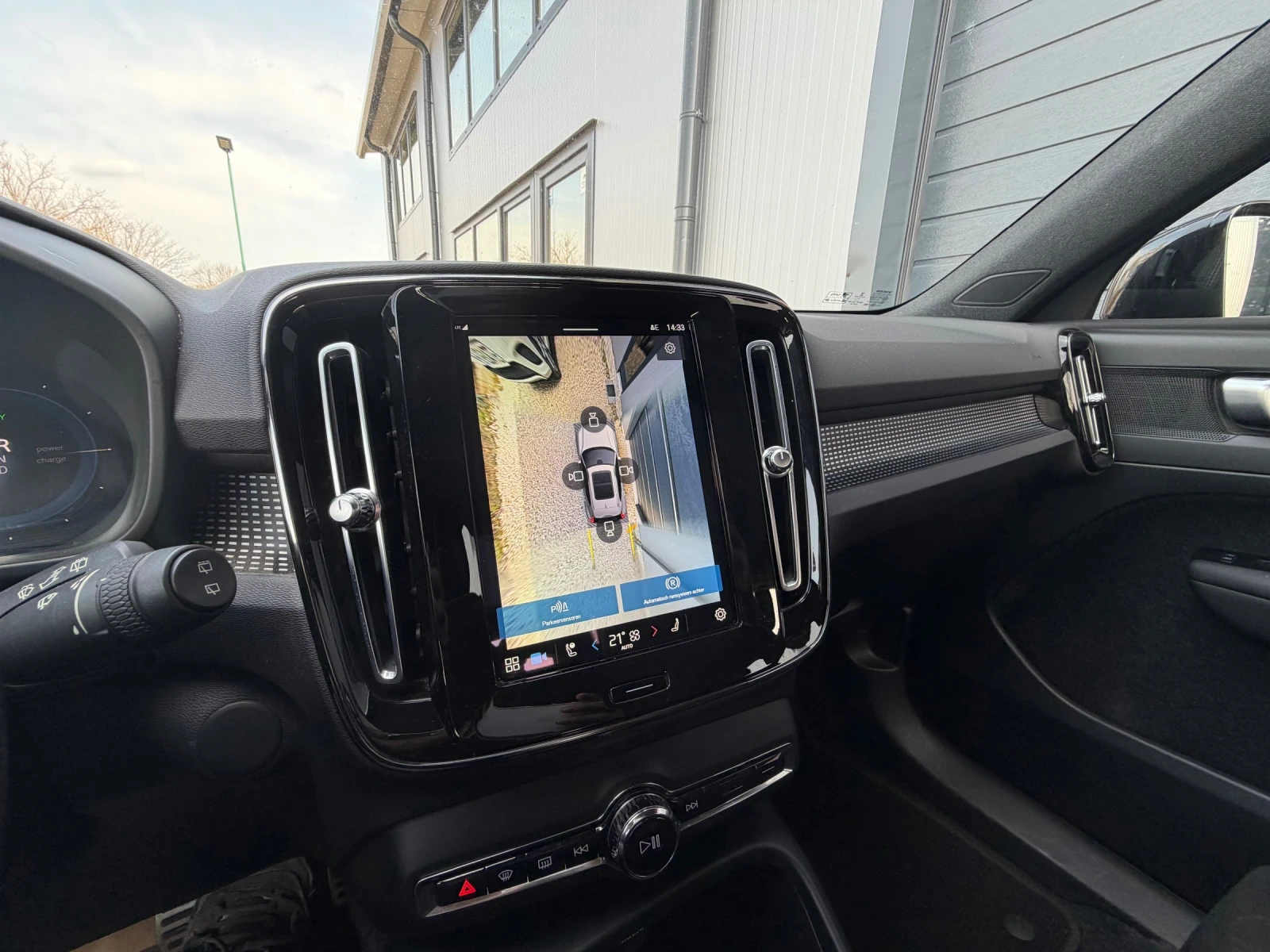 Volvo XC40 Recharge P8 AWD 78kWh 2020 R-Design, снимка 15 - Автомобили и джипове - 53724424