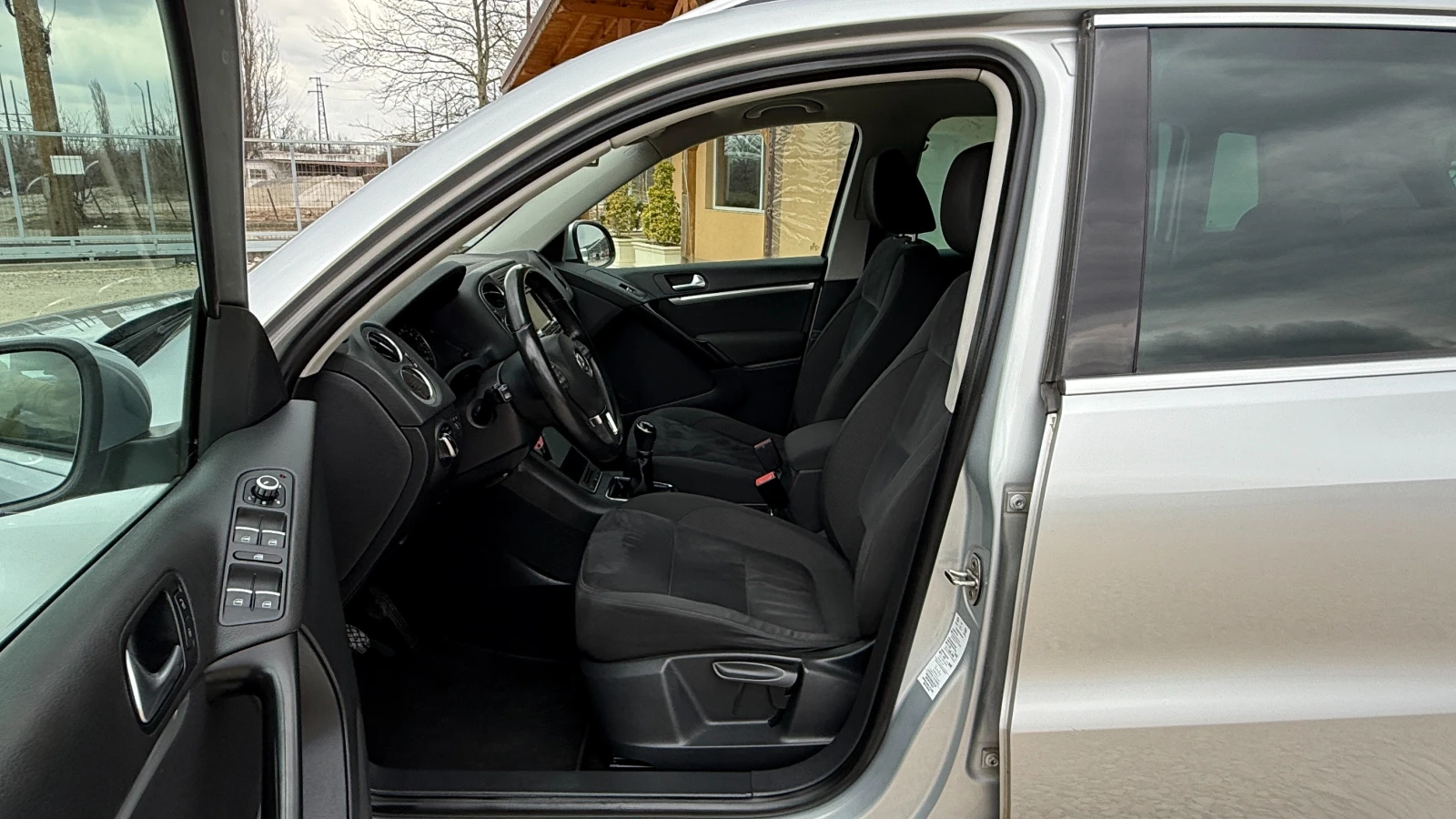 VW Tiguan 2.0TDI/140кс/Park Assist/НОВ ВНОС ОТ ИТАЛИЯ, снимка 12 - Автомобили и джипове - 53914488