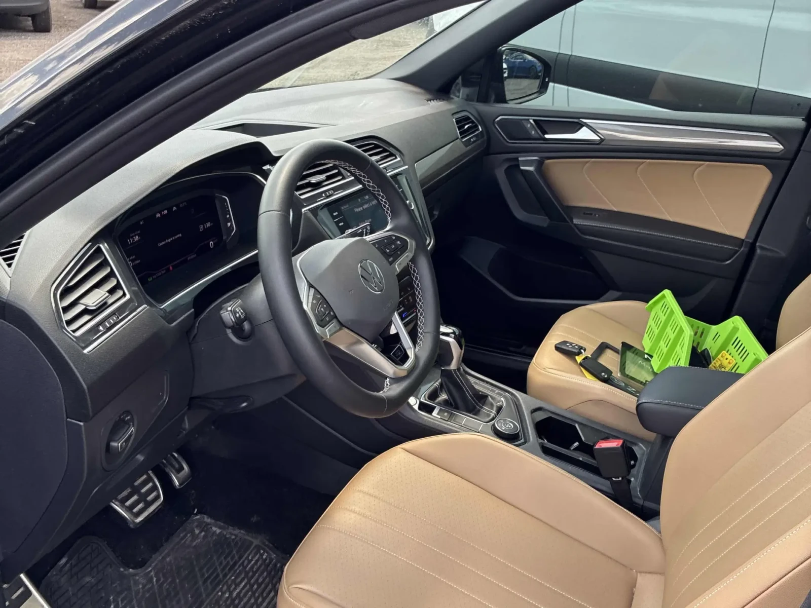 VW Tiguan Comfortline R-Line Black Edition/CARFAX, снимка 8 - Автомобили и джипове - 55157858