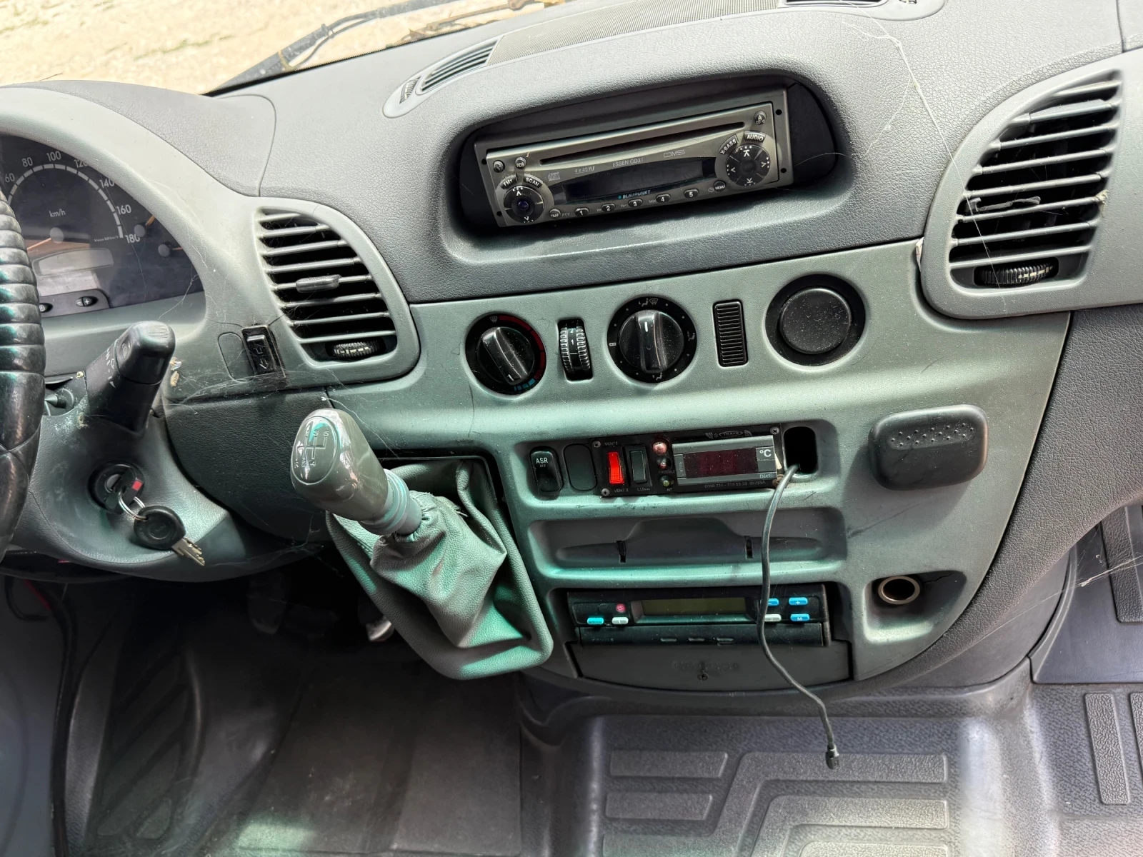 Mercedes-Benz 413 17+ 1 Климатик, нова тапицерия, снимка 11 - Бусове и автобуси - 55748112