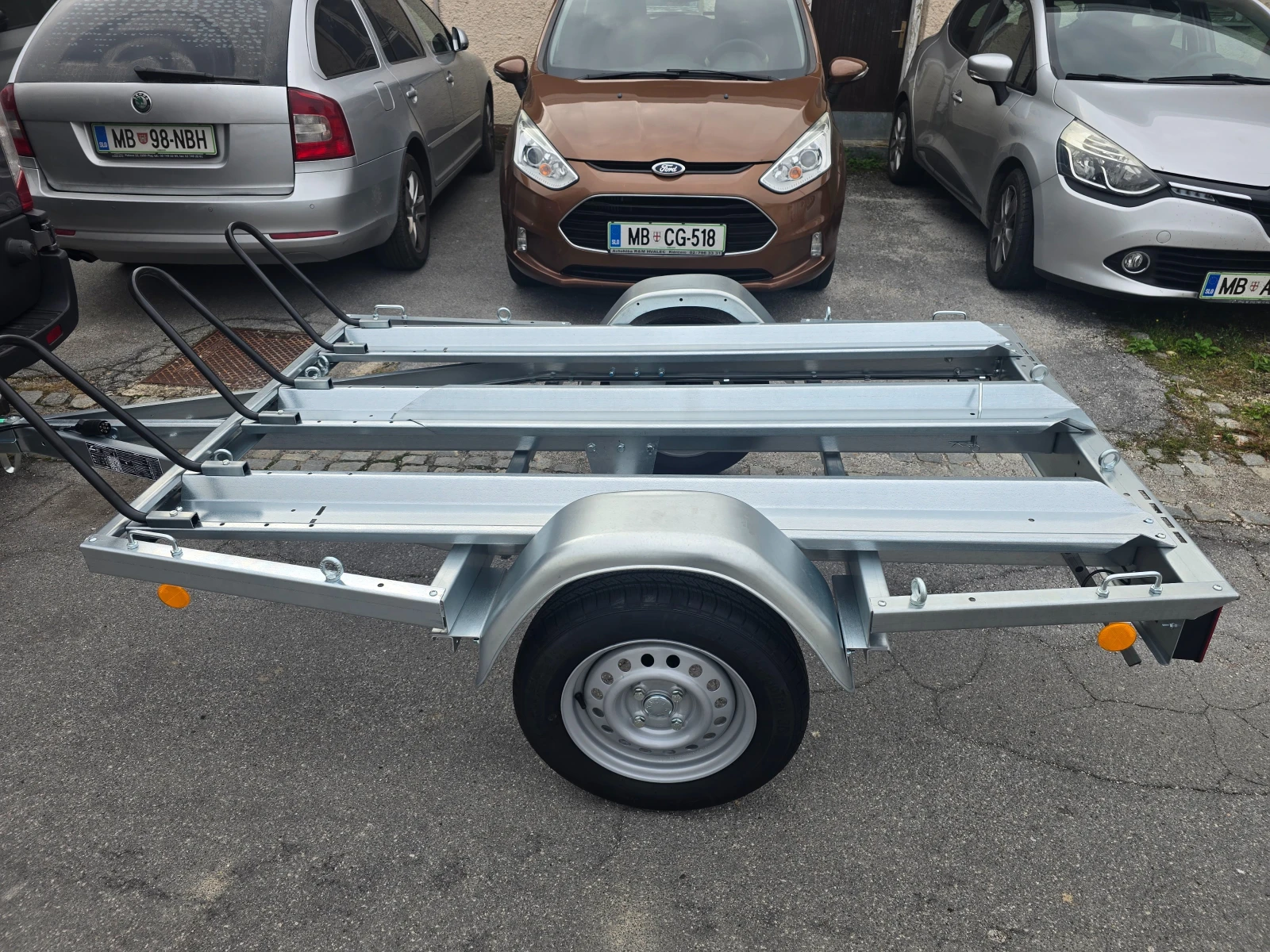За автомобил TPV 3 MOTO!!!!Чисто ново!!!