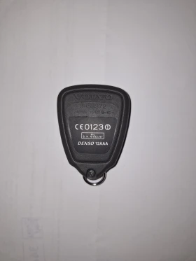 Ключ за Volvo с 4 бутона, снимка 2 - Части - 52532738