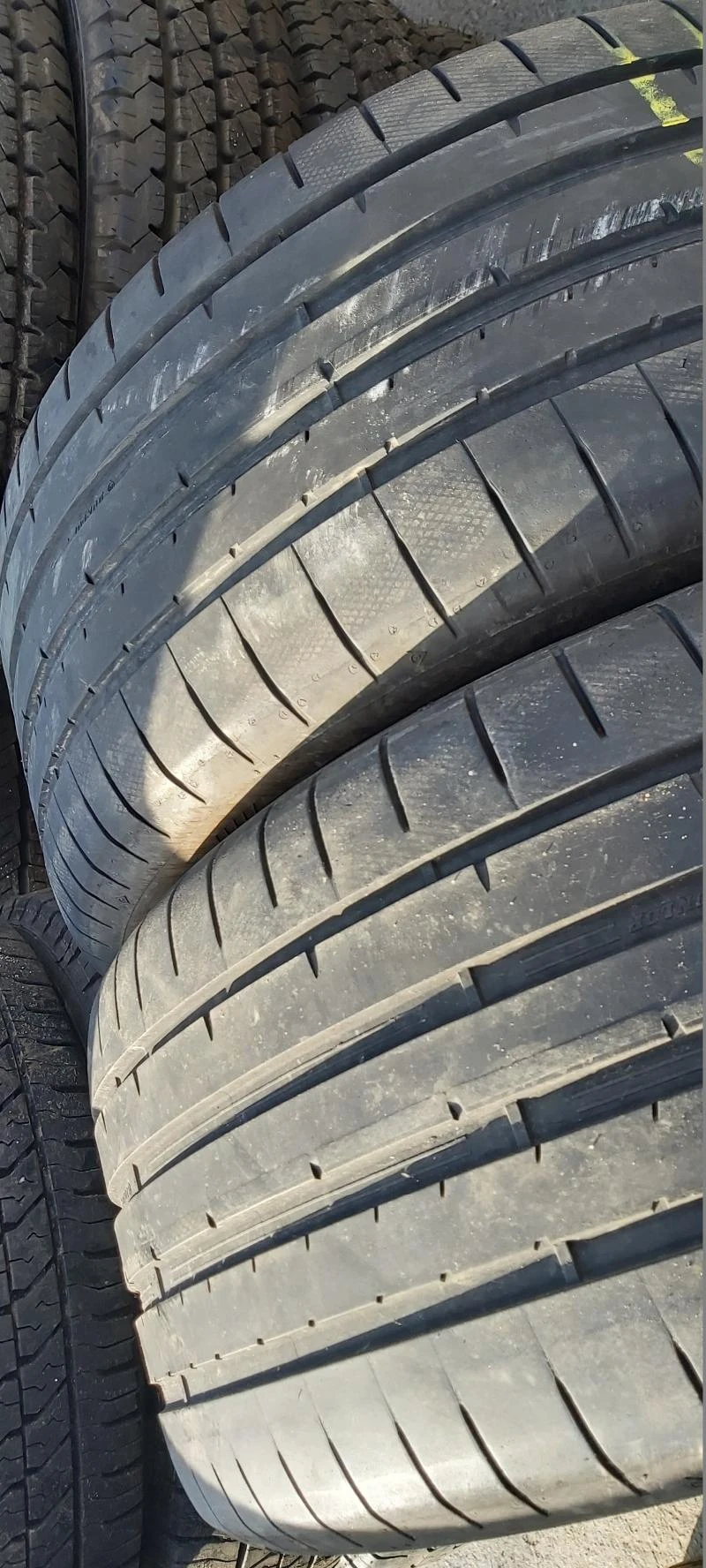 Гуми Летни 255/40R19, снимка 1 - Гуми и джанти - 32916784