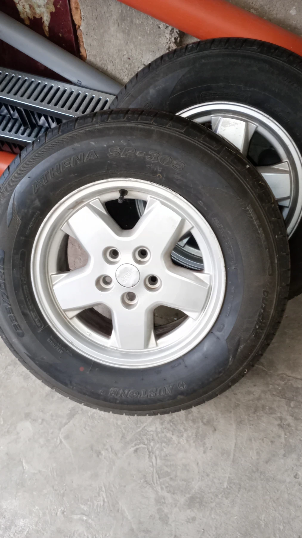    235/70R16  Jeep Cherokee | Mobile.bg   5