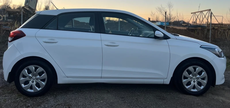 Hyundai I20 1.1 Crdi Euro 6 , снимка 8 - Автомобили и джипове - 49603388