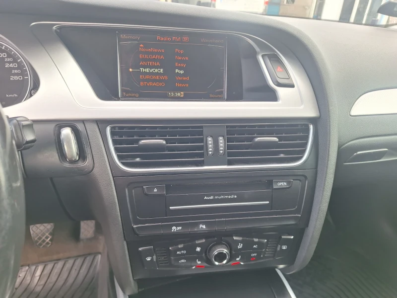 Audi A4 Комби, снимка 16 - Автомобили и джипове - 52045199