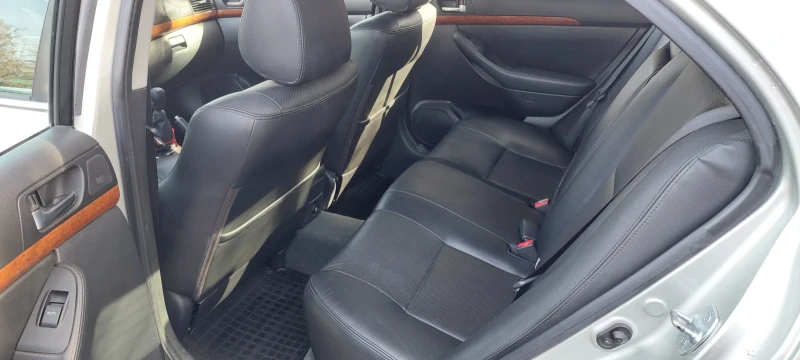 Toyota Avensis, снимка 15 - Автомобили и джипове - 52293173