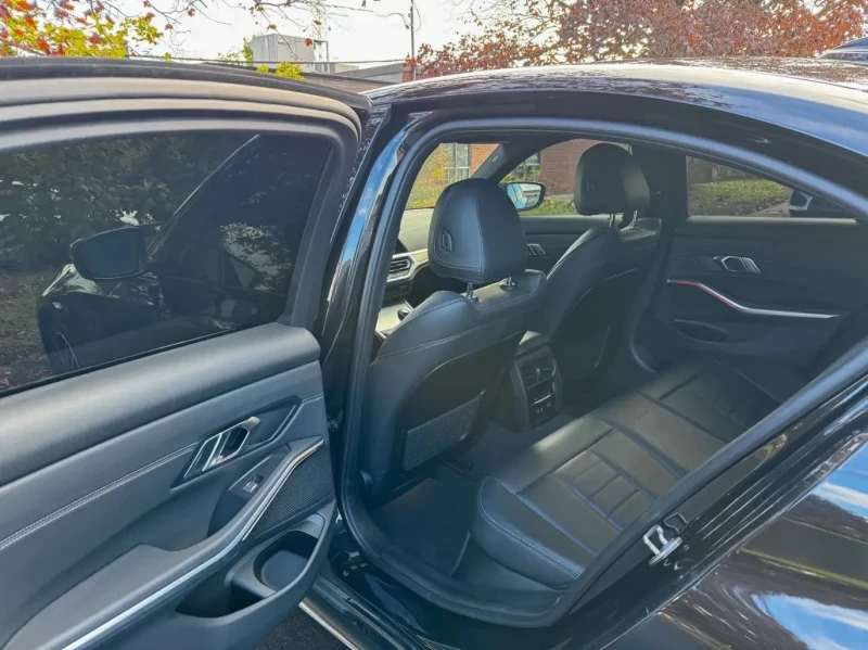 BMW 330 M-pkg* Xdrive* Apple CarPlay* Brake assist* Keyles, снимка 10 - Автомобили и джипове - 52815481