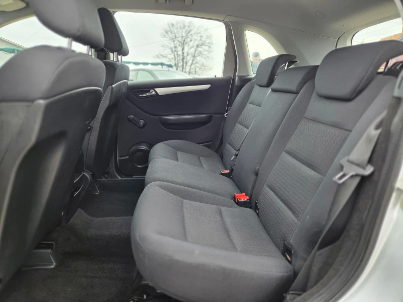 Mercedes-Benz B 180 6 скорости, снимка 9 - Автомобили и джипове - 52874497