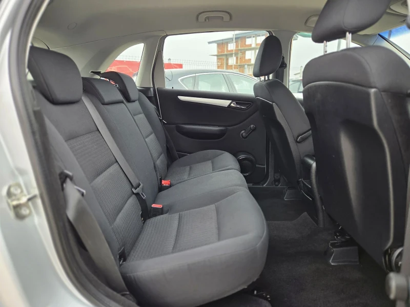 Mercedes-Benz B 180 6 скорости, снимка 8 - Автомобили и джипове - 52874497