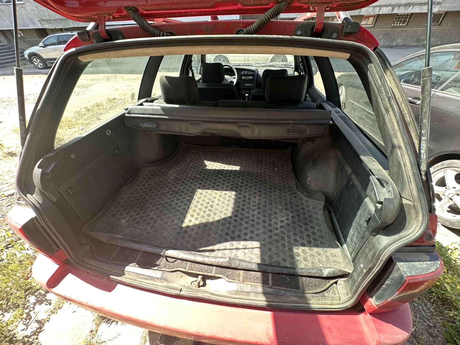 VW Passat 1.9 tdi, снимка 8 - Автомобили и джипове - 54270569