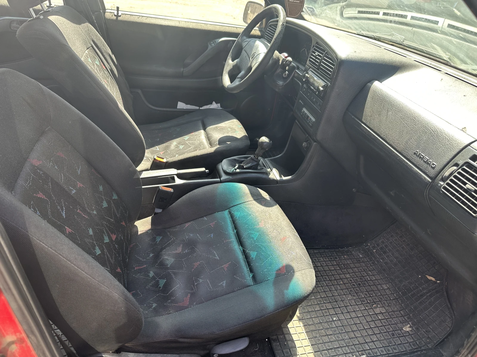 VW Passat 1.9 tdi, снимка 6 - Автомобили и джипове - 54270569