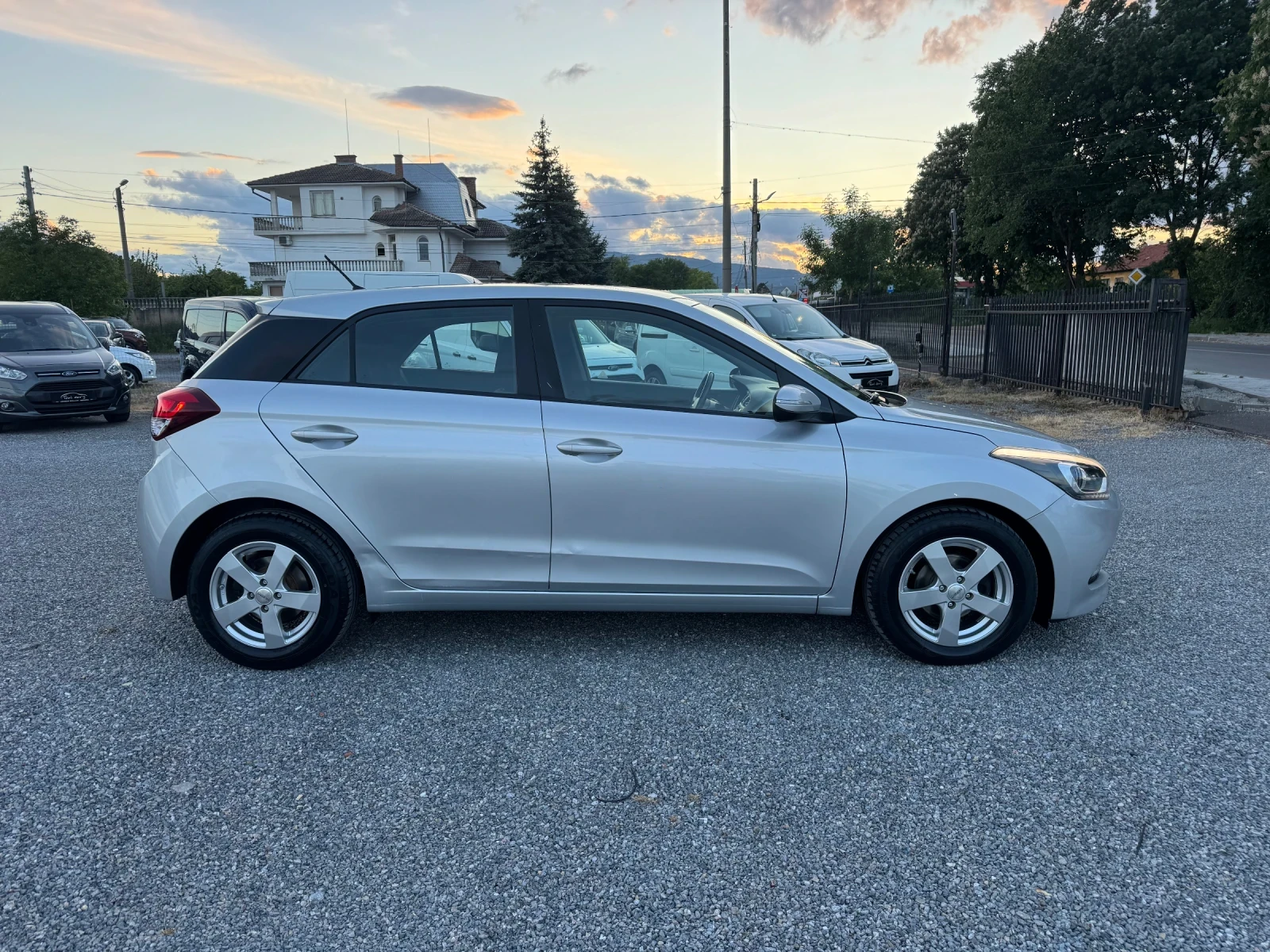 Hyundai I20 1.4i AUTOMATIC!! LED!! 100ps EURO 6!!, снимка 8 - Автомобили и джипове - 54622830