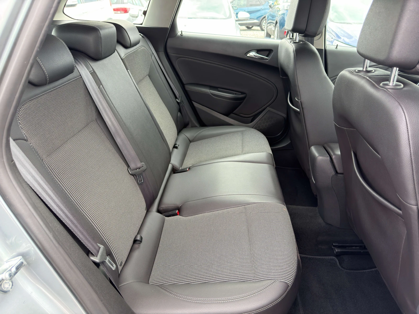 Opel Astra 1.7d 131 / Реални КМ / 1 СОБСТВЕНИК / БЕЗ РЪЖДА, снимка 7 - Автомобили и джипове - 55223044