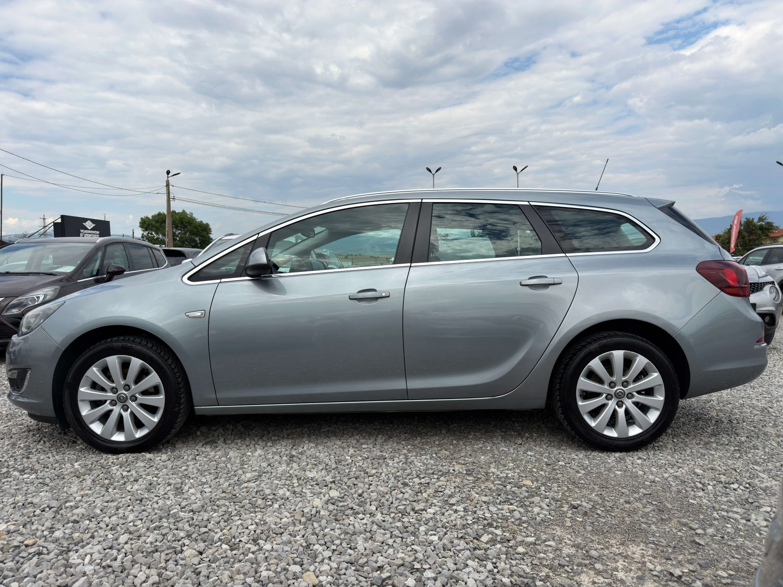 Opel Astra 1.7d 131 / Реални КМ / 1 СОБСТВЕНИК / БЕЗ РЪЖДА, снимка 2 - Автомобили и джипове - 55223044