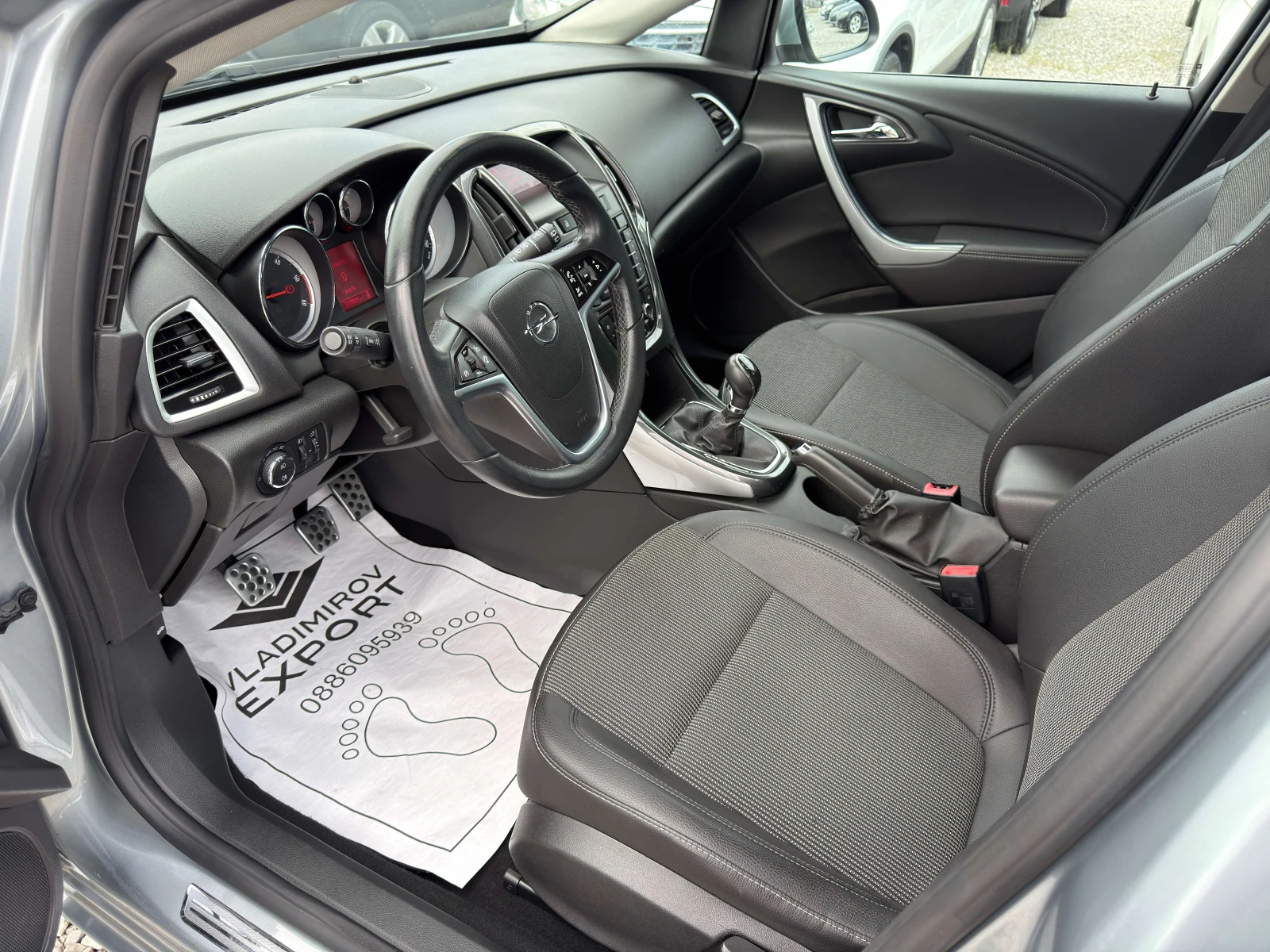 Opel Astra 1.7d 131 / Реални КМ / 1 СОБСТВЕНИК / БЕЗ РЪЖДА, снимка 6 - Автомобили и джипове - 55223044