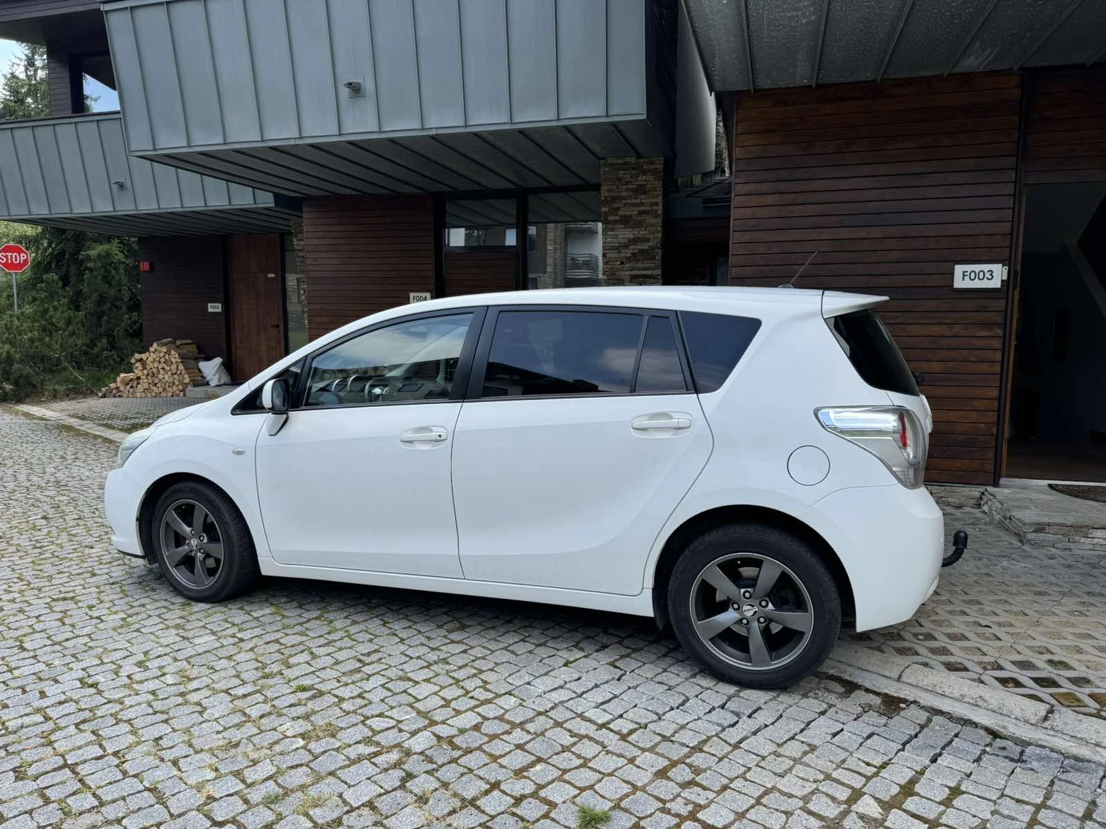 Toyota Verso, снимка 4 - Автомобили и джипове - 56023726