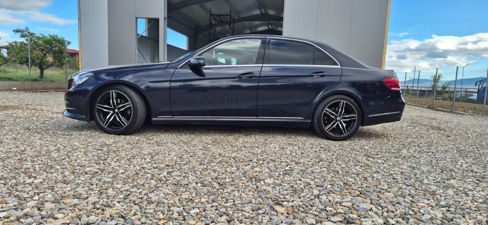Mercedes-Benz E 220, снимка 2 - Автомобили и джипове - 56235868