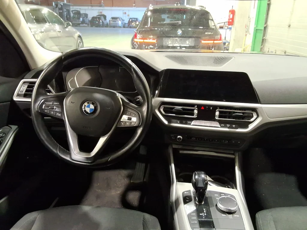 BMW 330 Plug-In Hybrid LED Navi KeylessGo , снимка 8 - Автомобили и джипове - 56304609