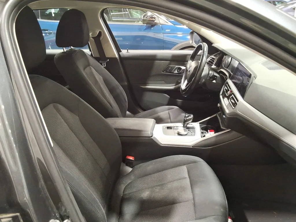 BMW 330 Plug-In Hybrid LED Navi KeylessGo , снимка 6 - Автомобили и джипове - 56304609
