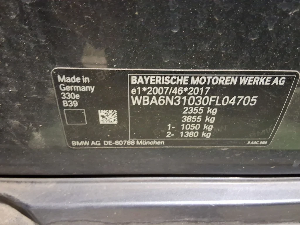 BMW 330 Plug-In Hybrid LED Navi KeylessGo , снимка 12 - Автомобили и джипове - 56304609