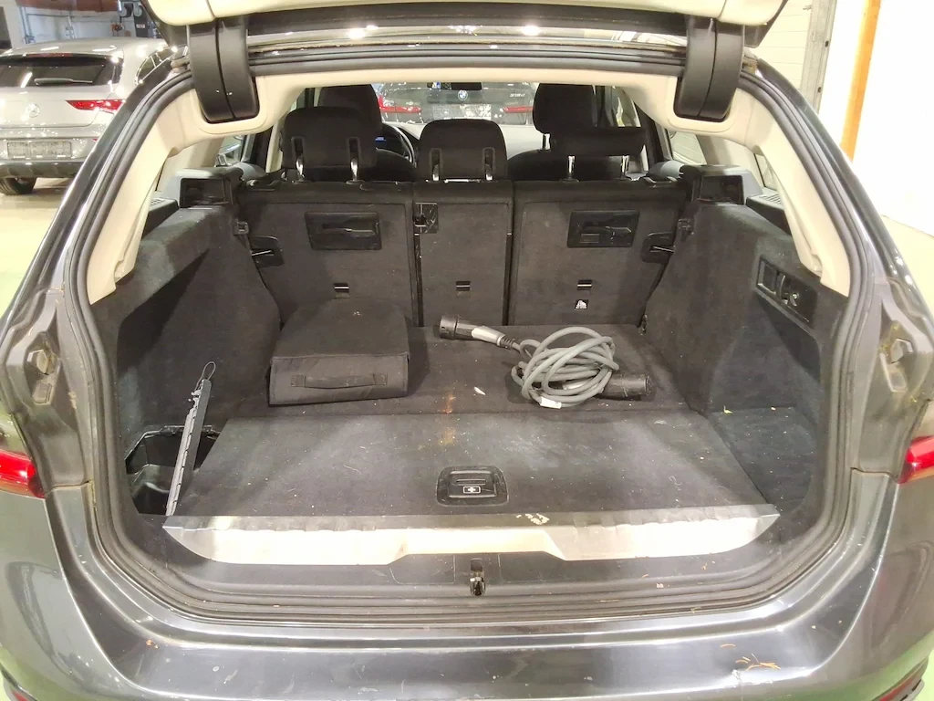 BMW 330 Plug-In Hybrid LED Navi KeylessGo , снимка 4 - Автомобили и джипове - 56304609