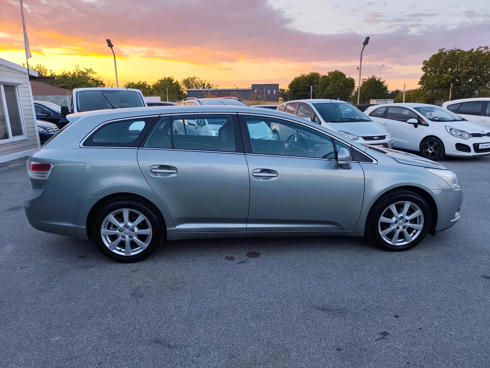 Toyota Avensis 2.0 D4D 126к.с., снимка 2 - Автомобили и джипове - 56317709