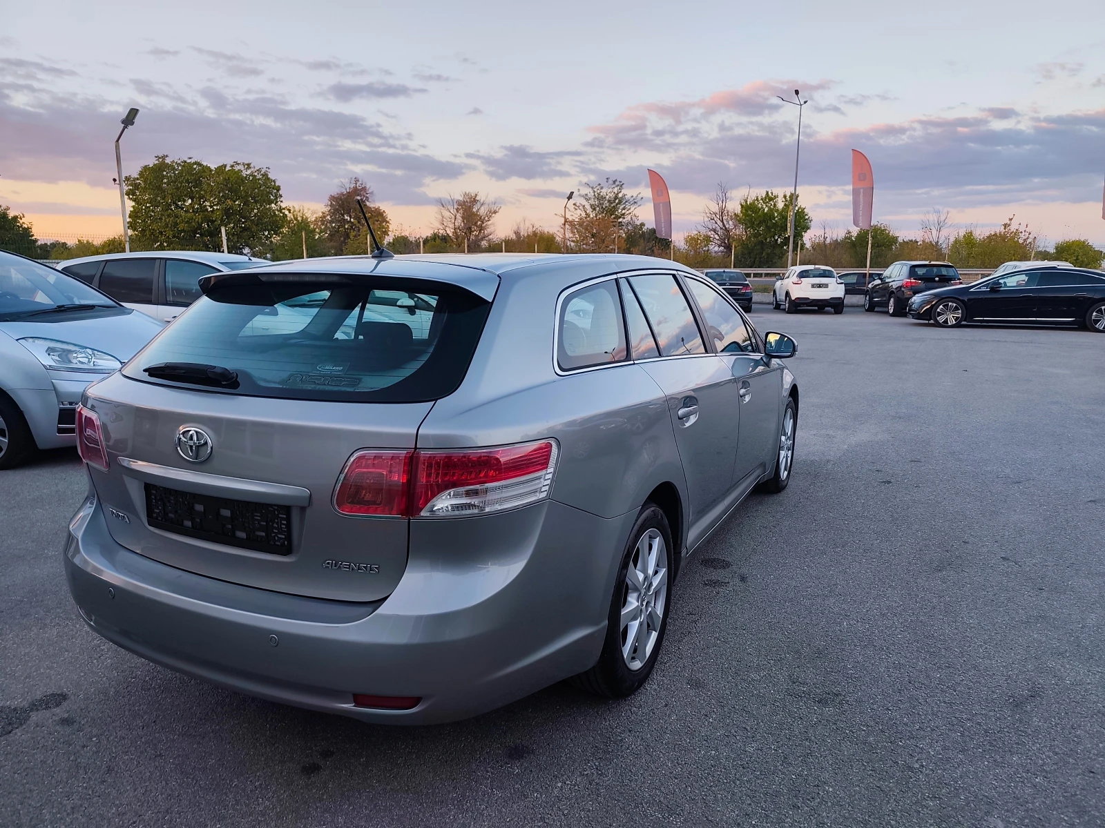Toyota Avensis 2.0 D4D 126к.с., снимка 3 - Автомобили и джипове - 56317709