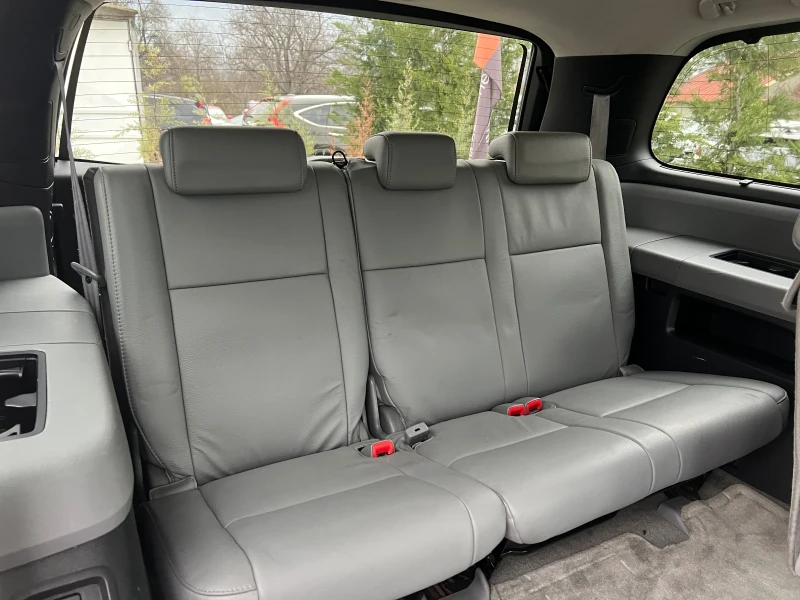 Toyota Sequoia 5.7i-381кс= 4х4= 8МЕСТА= НАВИ= JBL= ШИБЕДАХ= КАМЕР, снимка 10 - Автомобили и джипове - 46946982