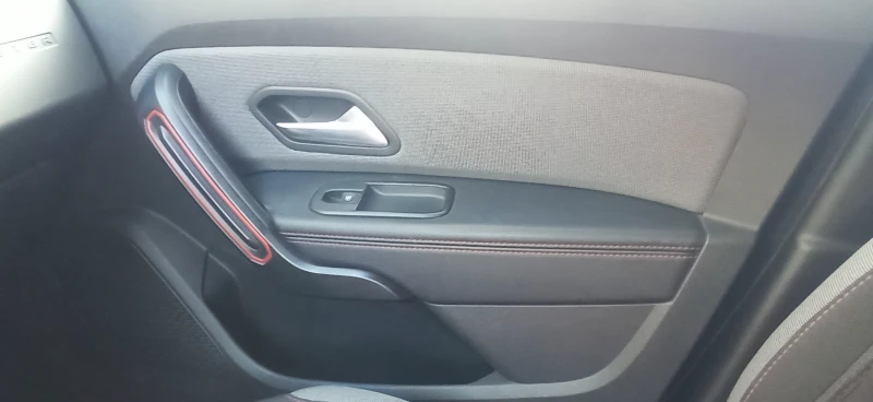 Dacia Duster Red Line 1.6i LPG Газ Full, снимка 15 - Автомобили и джипове - 52904748