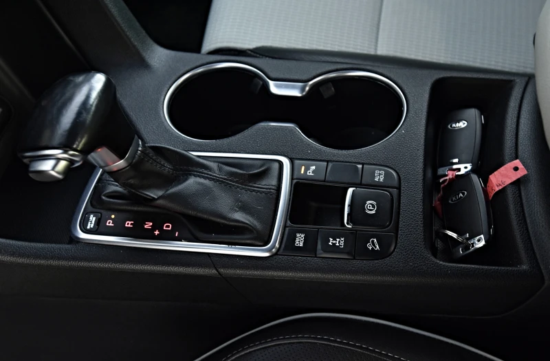 Kia Sportage 1.6CRDi/4X4/GT Line/Distronic/Camera/KeyLess/, снимка 11 - Автомобили и джипове - 53205063