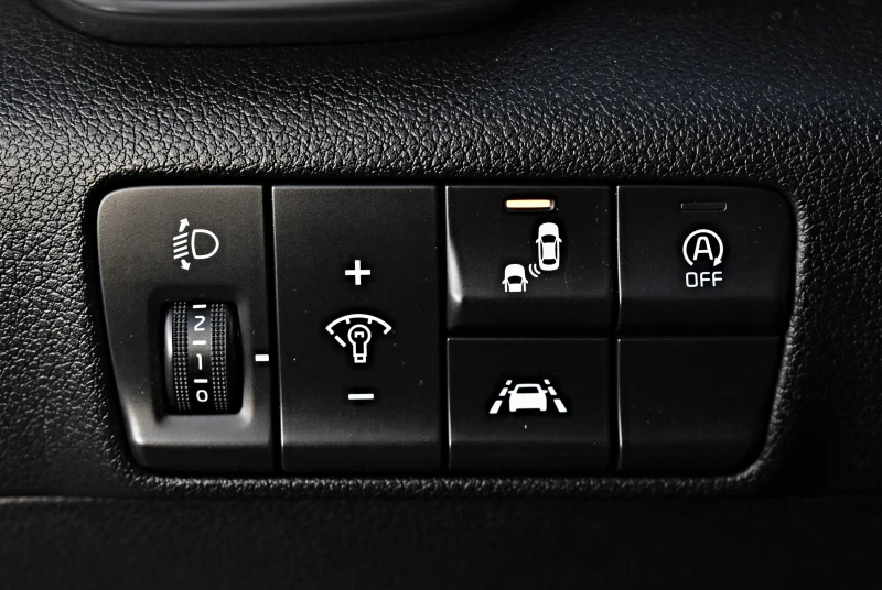 Kia Sportage 1.6CRDi/4X4/GT Line/Distronic/Camera/KeyLess/, снимка 9 - Автомобили и джипове - 53205063