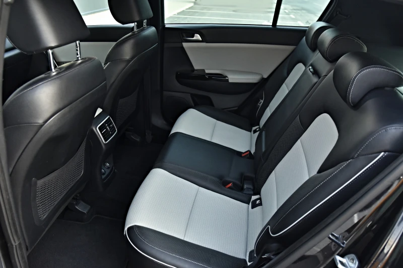 Kia Sportage 1.6CRDi/4X4/GT Line/Distronic/Camera/KeyLess/, снимка 14 - Автомобили и джипове - 53205063