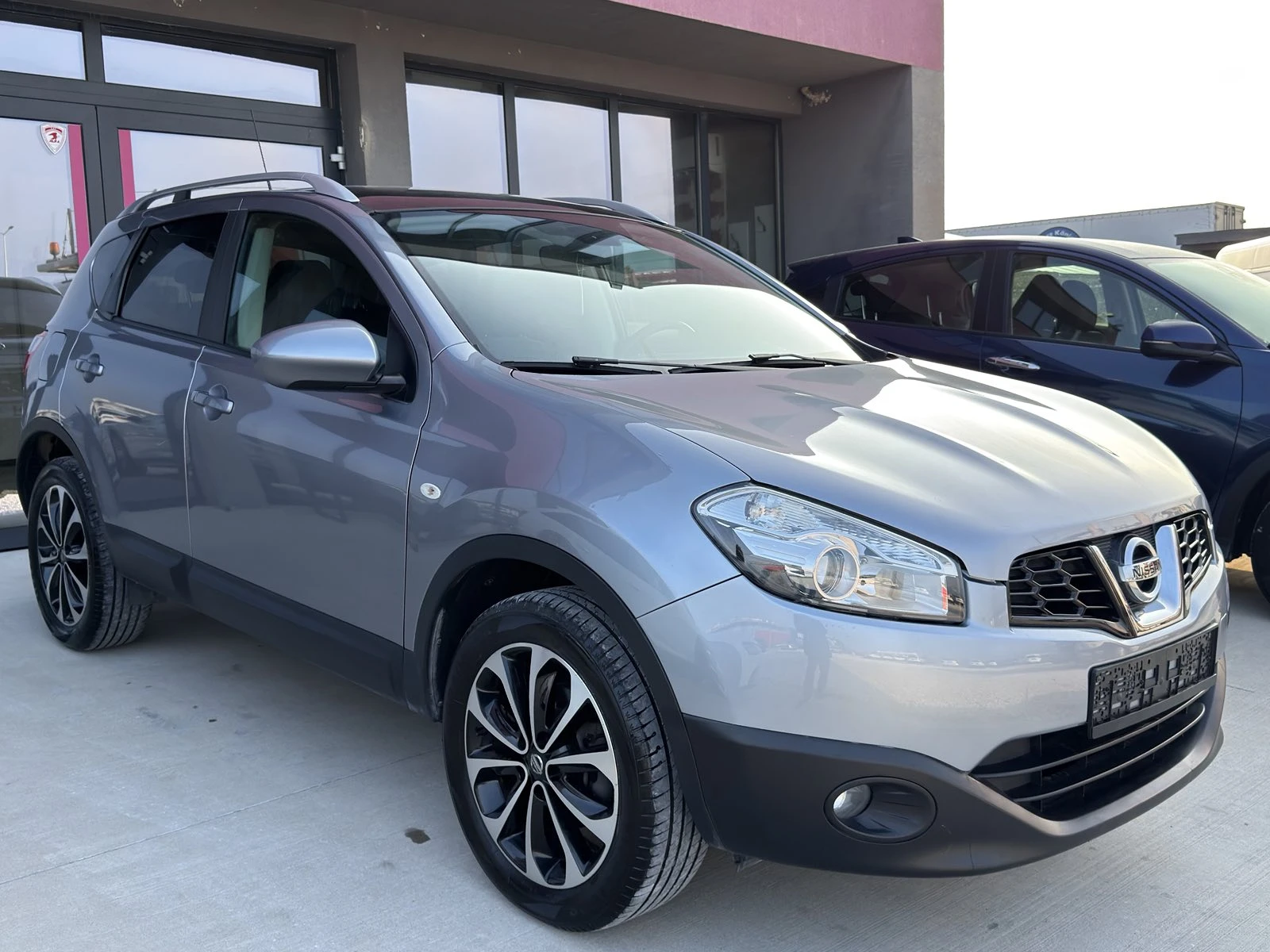 Nissan Qashqai 1.6i EURO5 A, снимка 2 - Автомобили и джипове - 53742698