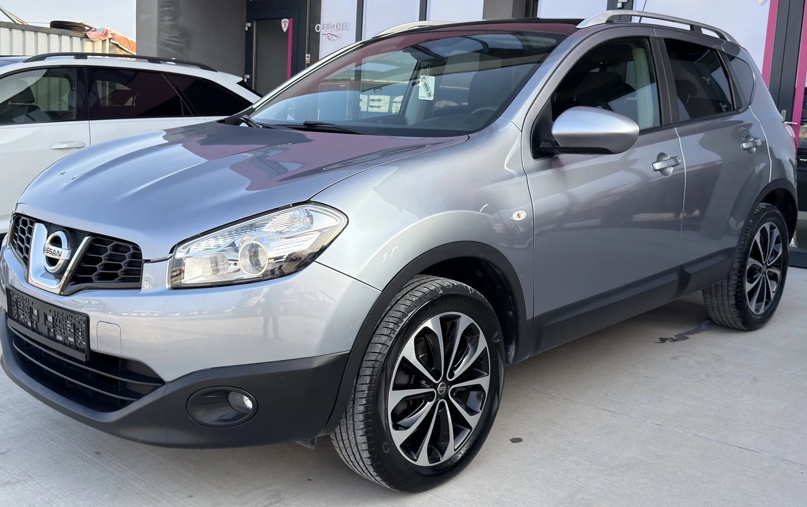Nissan Qashqai 1.6i EURO5 A, снимка 3 - Автомобили и джипове - 53742698